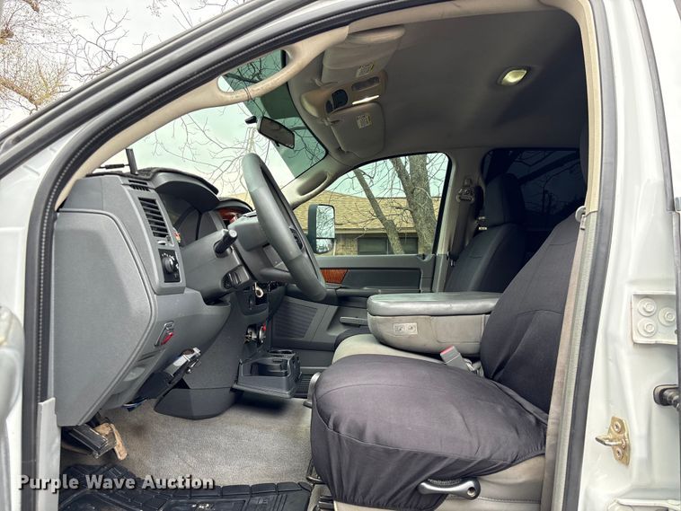 image for item EU7414 2006 Dodge Ram 2500 Ext. Cab pickup truck