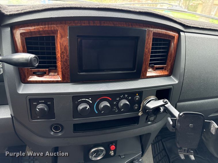 image for item EU7414 2006 Dodge Ram 2500 Ext. Cab pickup truck