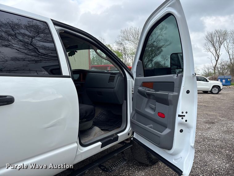 image for item EU7414 2006 Dodge Ram 2500 Ext. Cab pickup truck