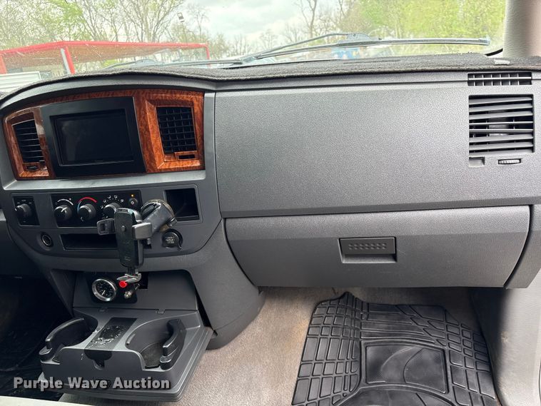 image for item EU7414 2006 Dodge Ram 2500 Ext. Cab pickup truck