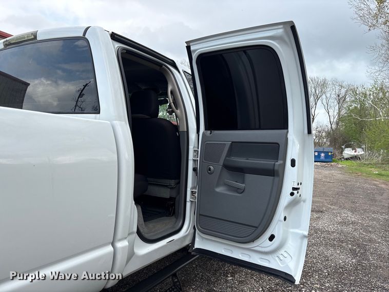 image for item EU7414 2006 Dodge Ram 2500 Ext. Cab pickup truck