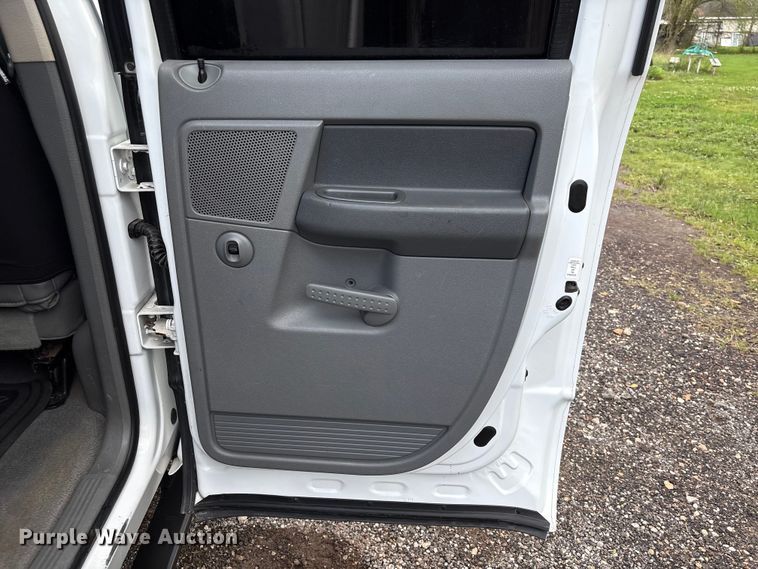 image for item EU7414 2006 Dodge Ram 2500 Ext. Cab pickup truck