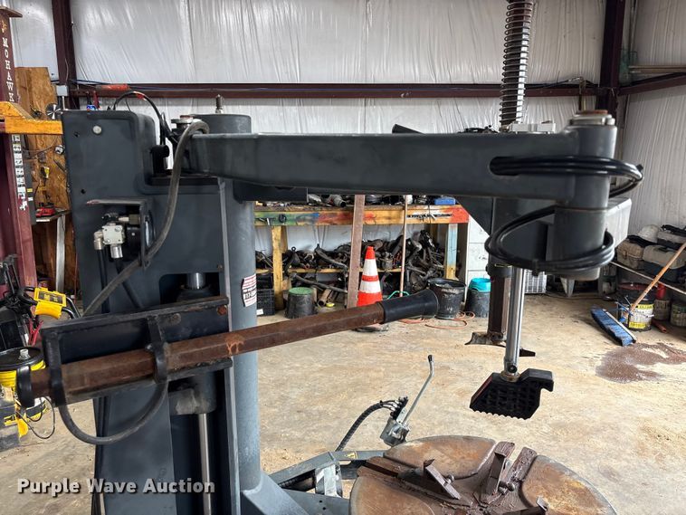 image for item EU7416 2014 Bosch TCE4275 tire machine