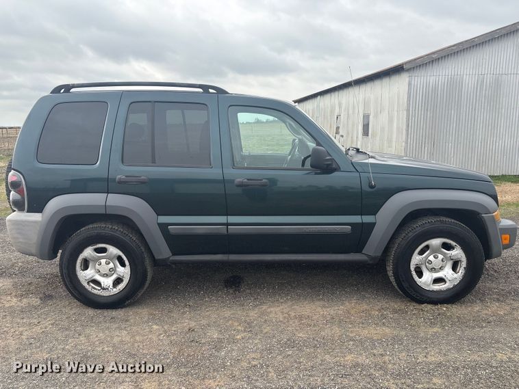 image for item EV2826 2005 Jeep Liberty SUV