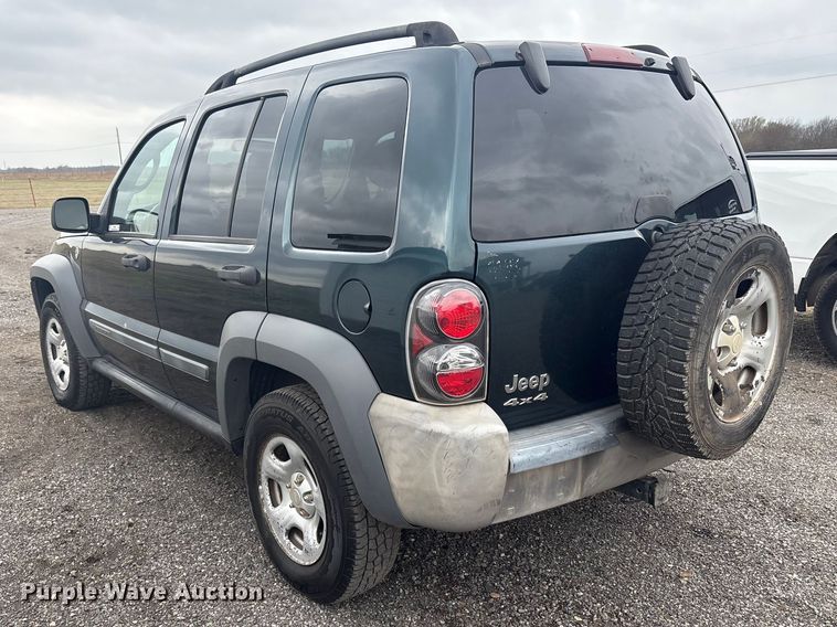 image for item EV2826 2005 Jeep Liberty SUV