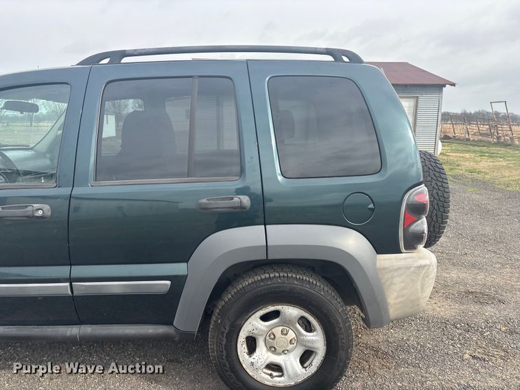 image for item EV2826 2005 Jeep Liberty SUV