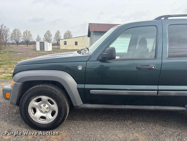 image for item EV2826 2005 Jeep Liberty SUV