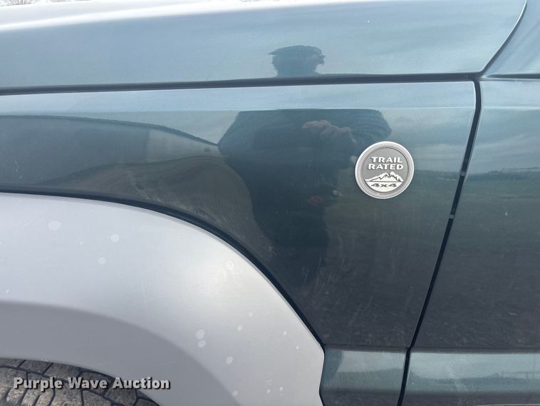 image for item EV2826 2005 Jeep Liberty SUV