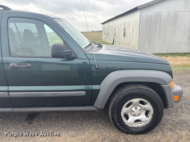 image for item EV2826 2005 Jeep Liberty SUV