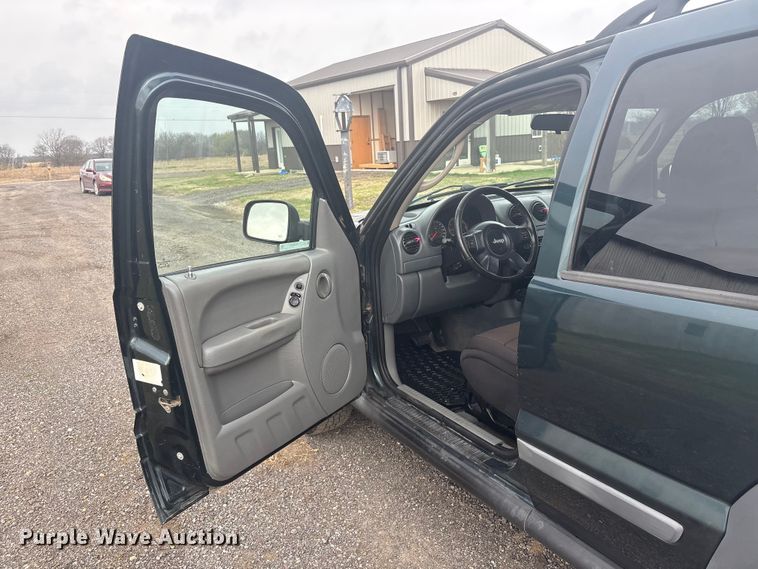 image for item EV2826 2005 Jeep Liberty SUV