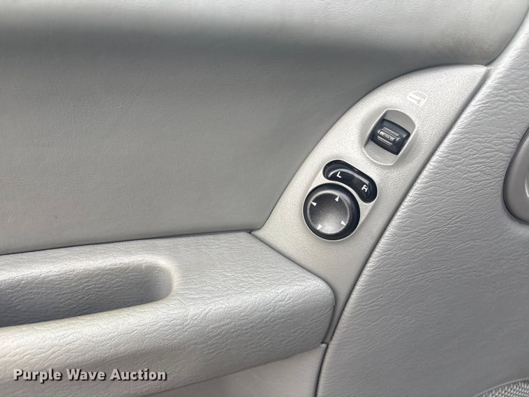 image for item EV2826 2005 Jeep Liberty SUV