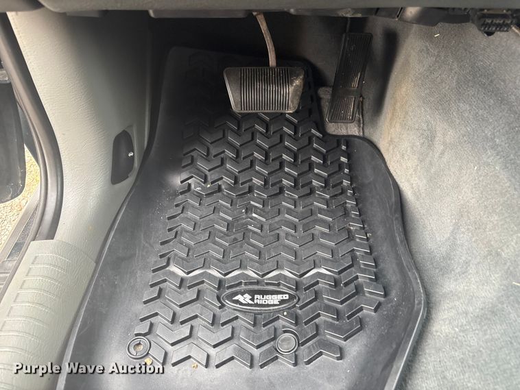 image for item EV2826 2005 Jeep Liberty SUV