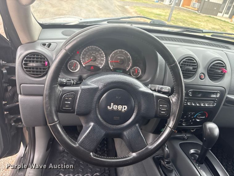 image for item EV2826 2005 Jeep Liberty SUV