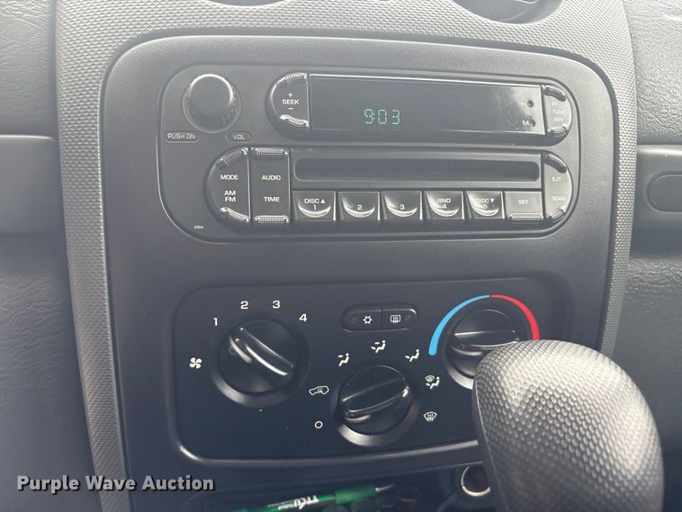 image for item EV2826 2005 Jeep Liberty SUV