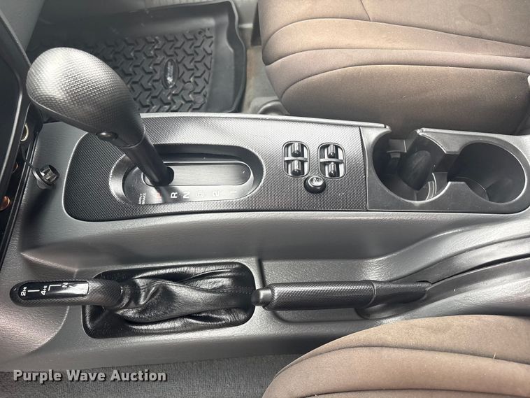 image for item EV2826 2005 Jeep Liberty SUV