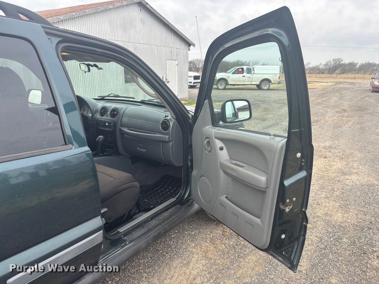 image for item EV2826 2005 Jeep Liberty SUV