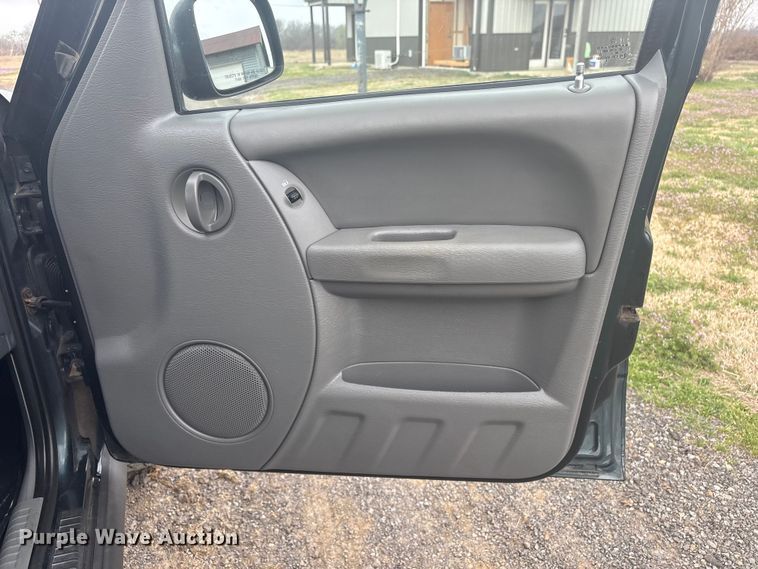 image for item EV2826 2005 Jeep Liberty SUV