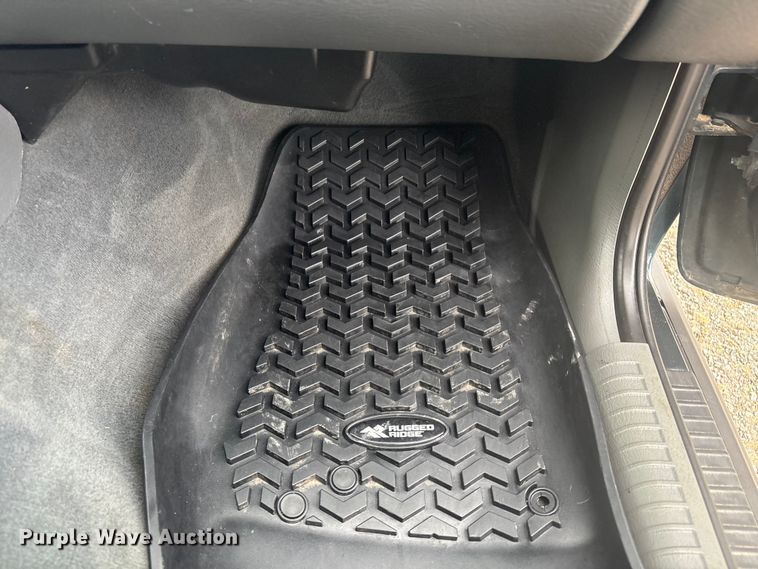 image for item EV2826 2005 Jeep Liberty SUV