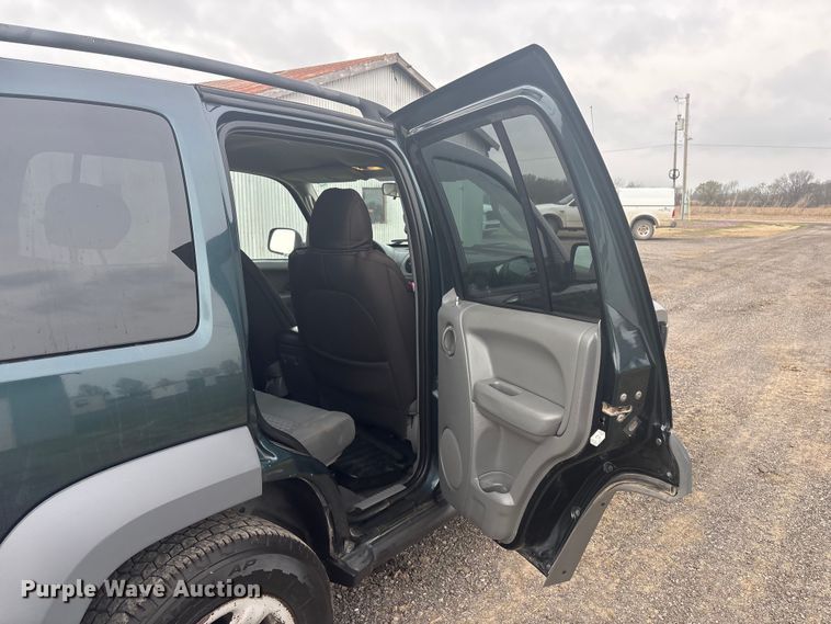image for item EV2826 2005 Jeep Liberty SUV