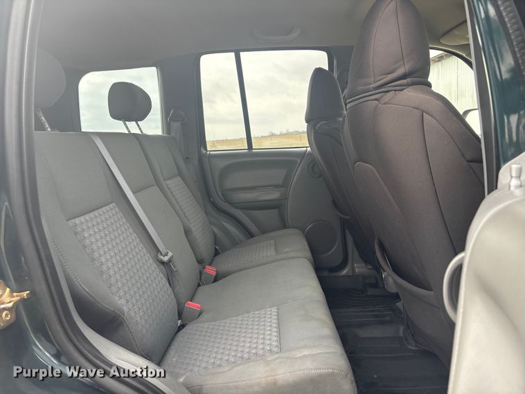 image for item EV2826 2005 Jeep Liberty SUV