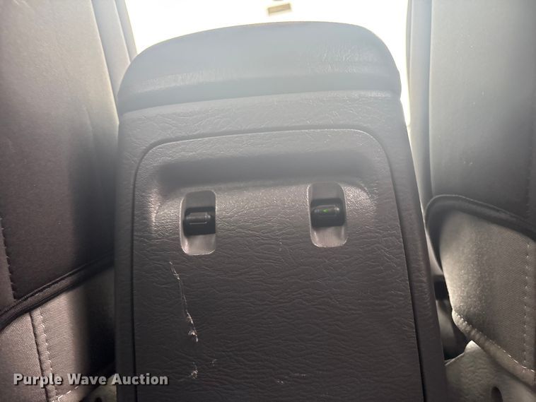 image for item EV2826 2005 Jeep Liberty SUV