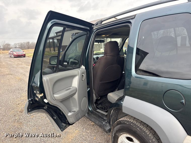 image for item EV2826 2005 Jeep Liberty SUV