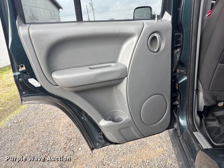 image for item EV2826 2005 Jeep Liberty SUV