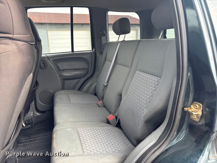 image for item EV2826 2005 Jeep Liberty SUV