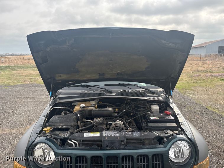 image for item EV2826 2005 Jeep Liberty SUV