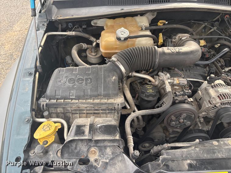 image for item EV2826 2005 Jeep Liberty SUV