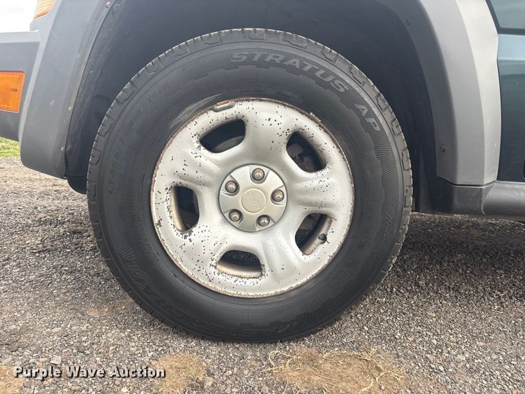 image for item EV2826 2005 Jeep Liberty SUV