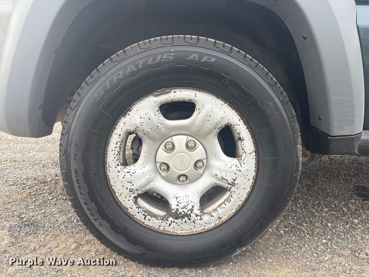 image for item EV2826 2005 Jeep Liberty SUV