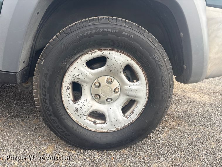 image for item EV2826 2005 Jeep Liberty SUV