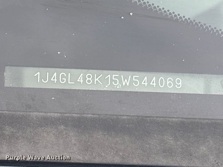 image for item EV2826 2005 Jeep Liberty SUV