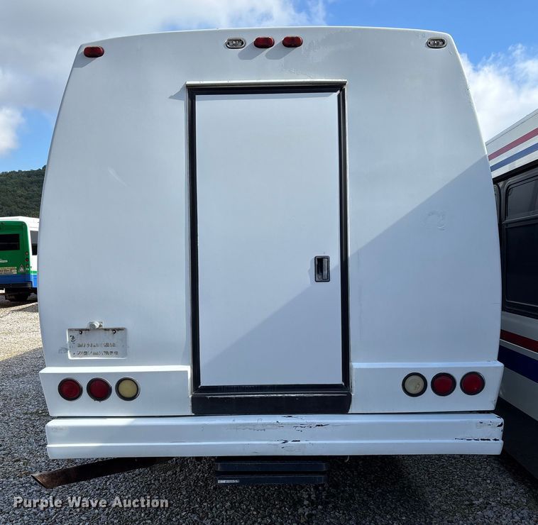 image for item EV3005 2000 International 3400 transit bus