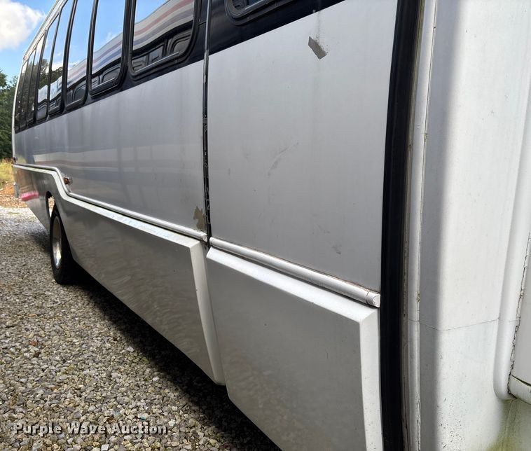 image for item EV3005 2000 International 3400 transit bus