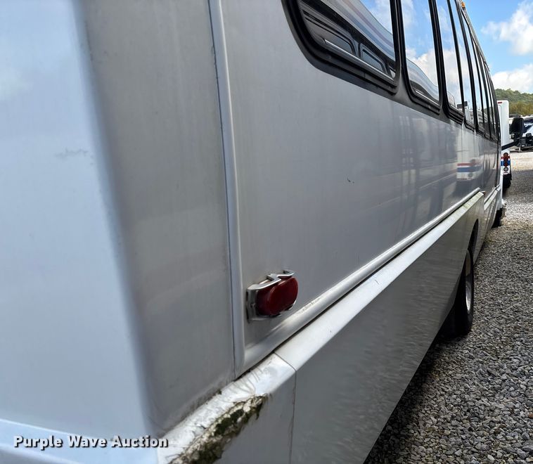 image for item EV3005 2000 International 3400 transit bus