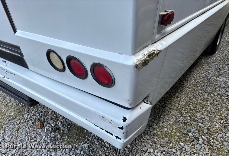 image for item EV3005 2000 International 3400 transit bus