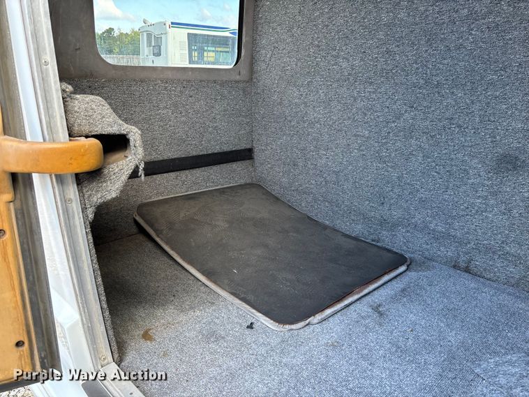 image for item EV3005 2000 International 3400 transit bus