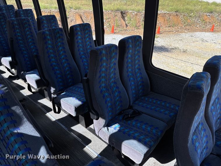 image for item EV3005 2000 International 3400 transit bus