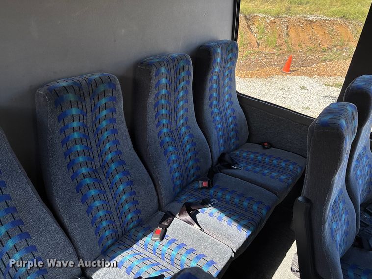 image for item EV3005 2000 International 3400 transit bus