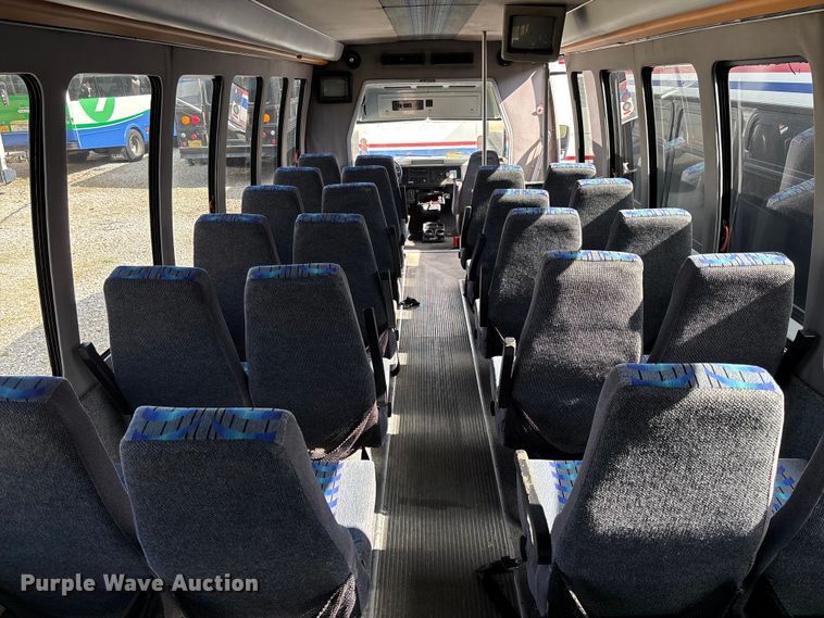 image for item EV3005 2000 International 3400 transit bus