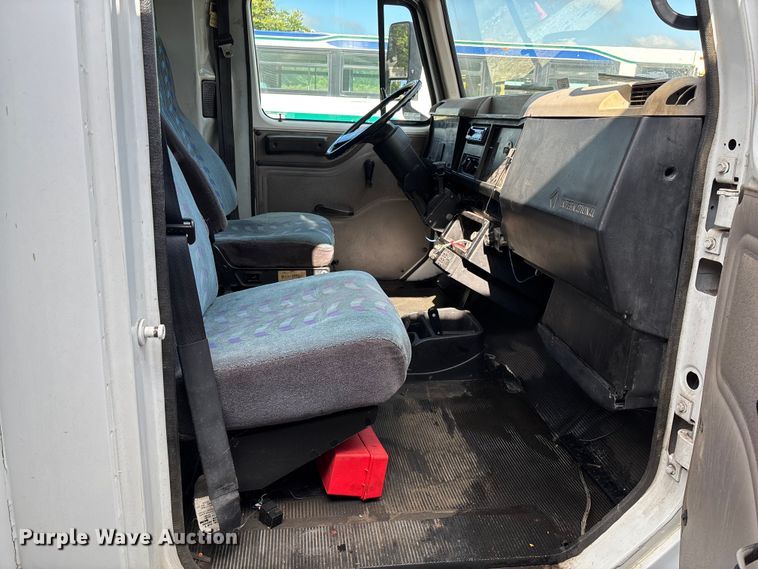 image for item EV3005 2000 International 3400 transit bus