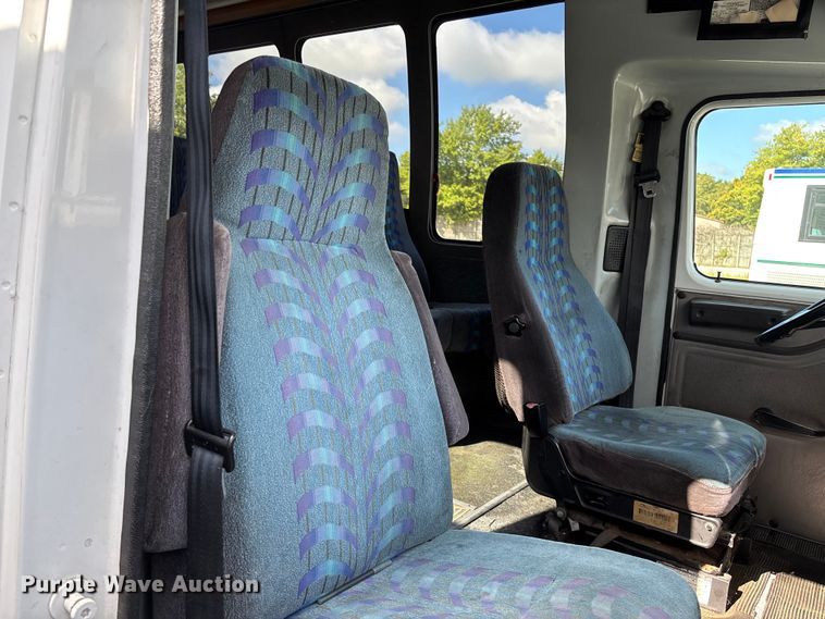 image for item EV3005 2000 International 3400 transit bus