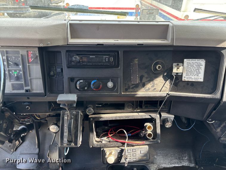 image for item EV3005 2000 International 3400 transit bus