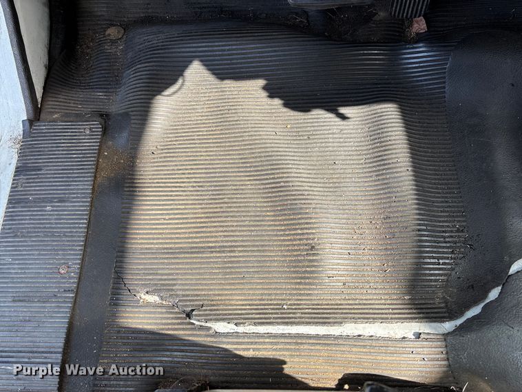 image for item EV3005 2000 International 3400 transit bus