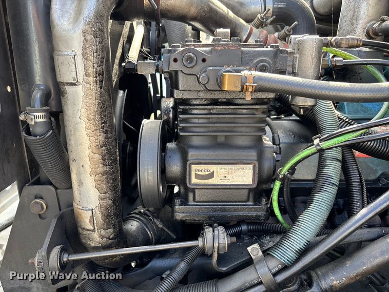 image for item EV3005 2000 International 3400 transit bus