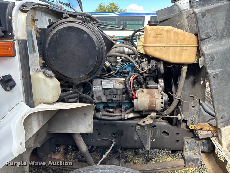 image for item EV3005 2000 International 3400 transit bus