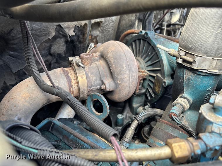 image for item EV3005 2000 International 3400 transit bus