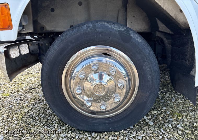 image for item EV3005 2000 International 3400 transit bus